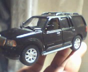 Replica, miniatura Lincon Navigator 2003 , marca Kinsmart